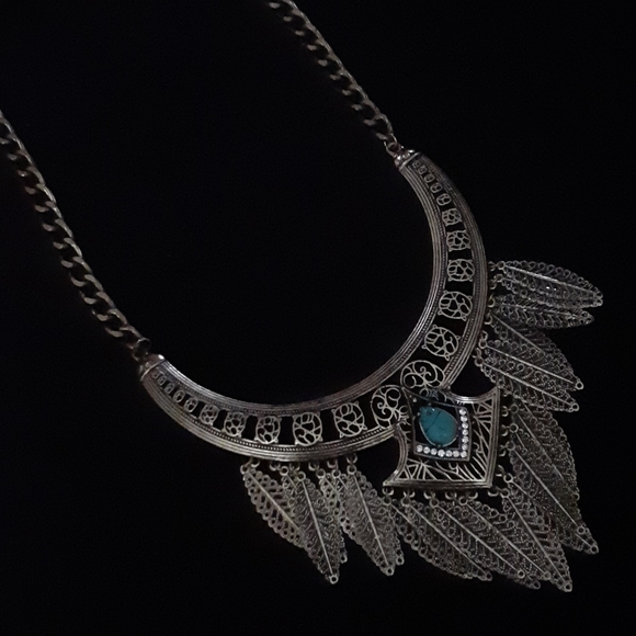 Gorgeous turquoise statement necklace - Picture 2 of 3